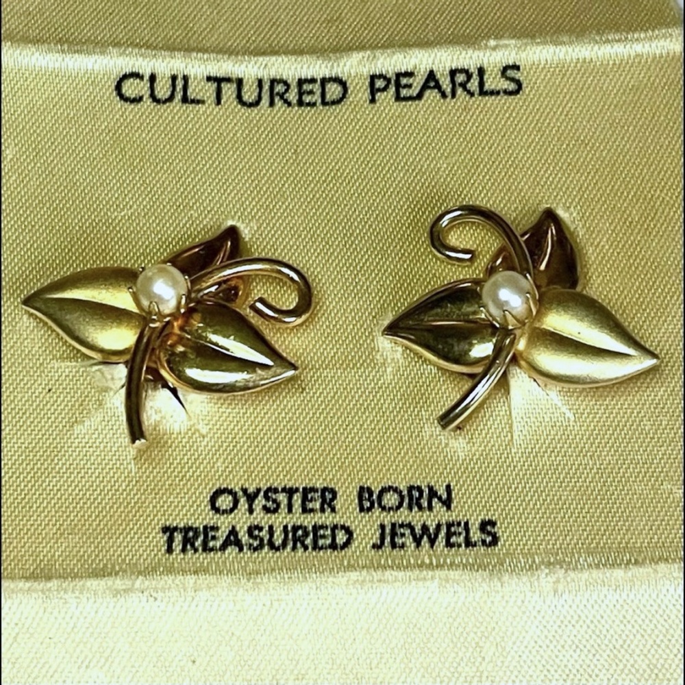 Vtg Cultured Oyster Pearls and Gold Tone Flora Clip Earrings NOS New Old Stock - Picture 3 of 10